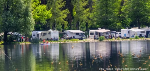 wohnmobil-stellplatz-bayern-campingurlaub-am-see-wohnwagen-fahren